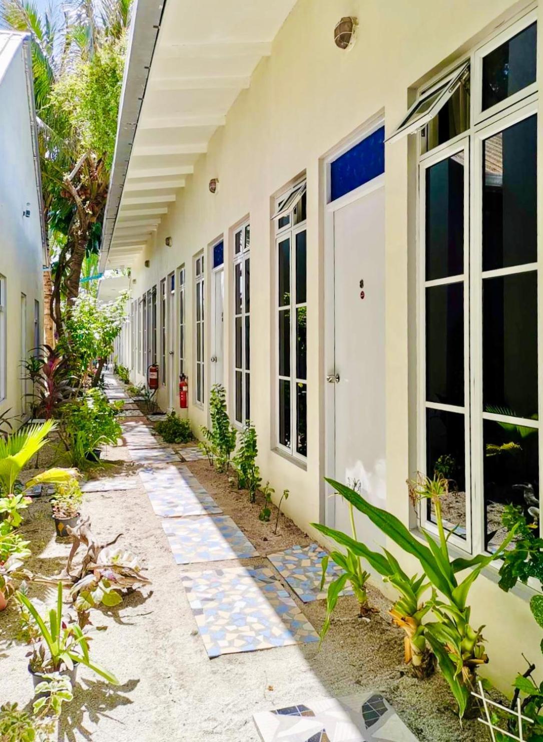 Three Hearts Guesthouse And Villas Fulhadhoo Extérieur photo